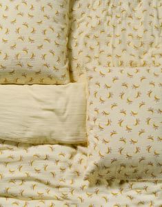 ESSENZA & CO Lily melody lemon yellow Dekbedovertrekset 140 x 220 cm