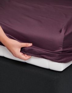 ESSENZA Satin Marsala Spannbettlaken 140 x 200 cm
