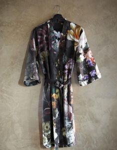 ESSENZA Sarai Fleur Festive Blooming Black Kimono L