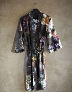 ESSENZA Sarai Fleur Festive Blooming Black Kimono XXL