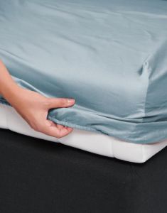 ESSENZA Satin Ijsblauw Hoeslaken 160 x 200 cm