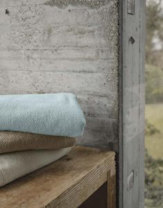 Marc O'Polo Timeless Dark Sand Gastendoek 30 x 50 cm