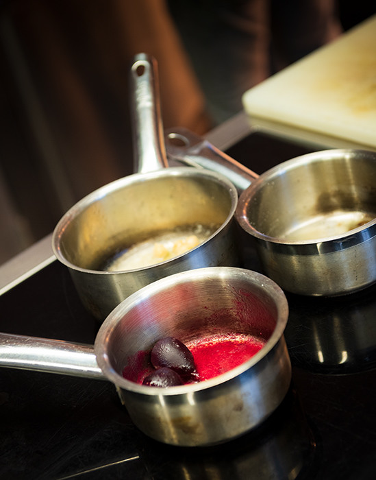 Pannen op vuur in keuken Restaurant Bentinck Pannen op vuur in keuken Restaurant Bentinck