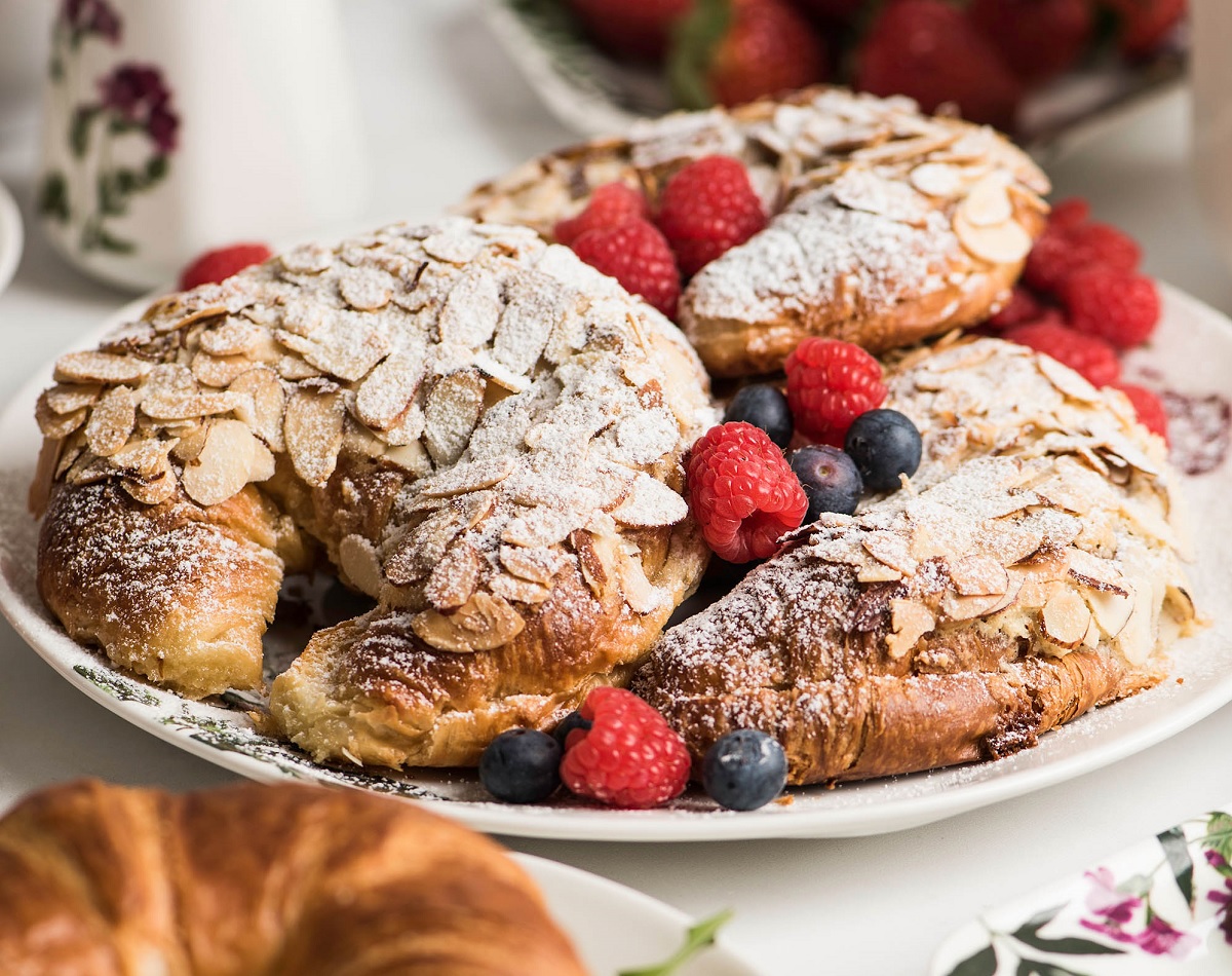 Eenvoudig Moederdagrecept: Croissants met amandelroomvulling