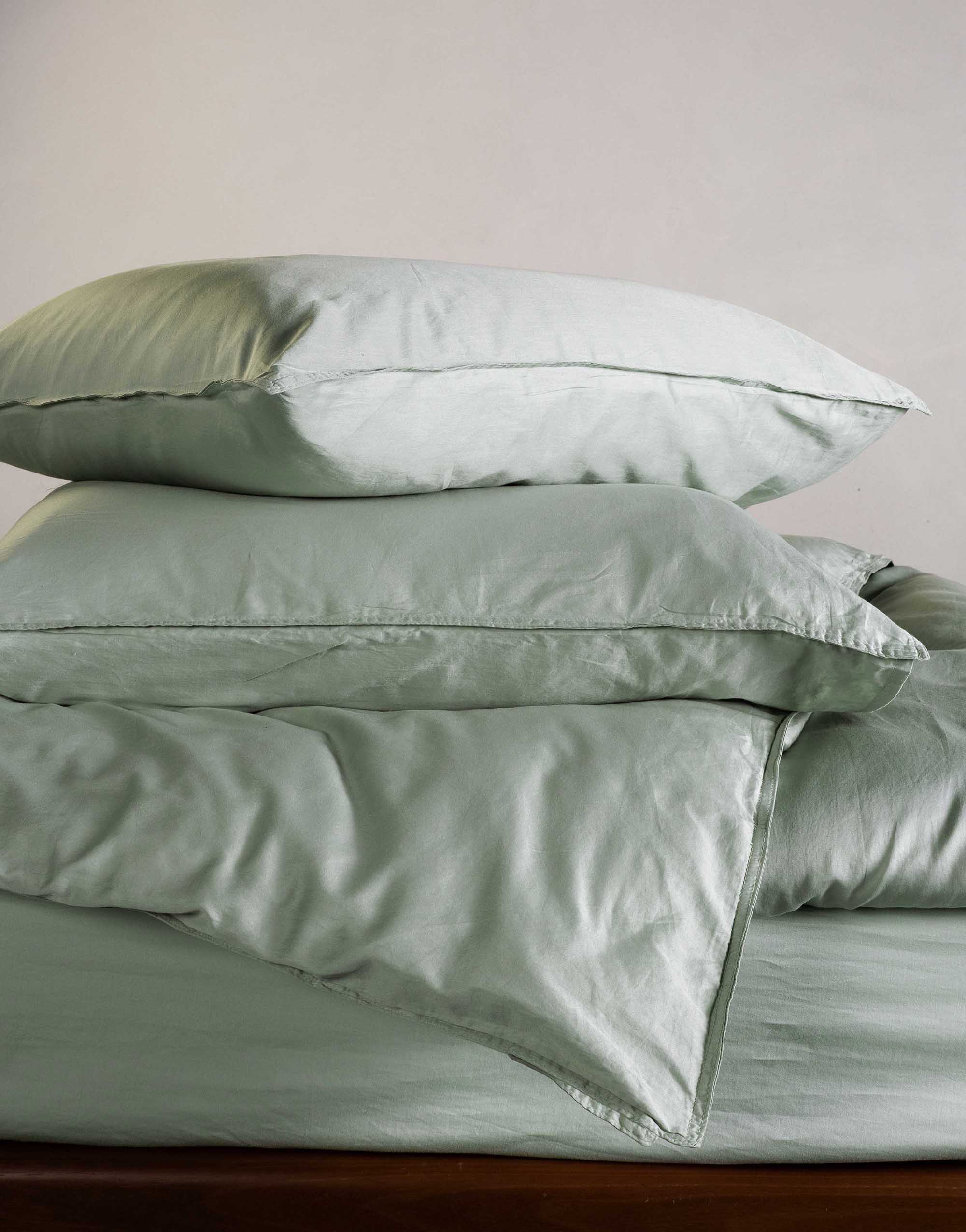 Essenza Minte Dusty green dekbedovertrek met Minte Dusty green hoeslaken