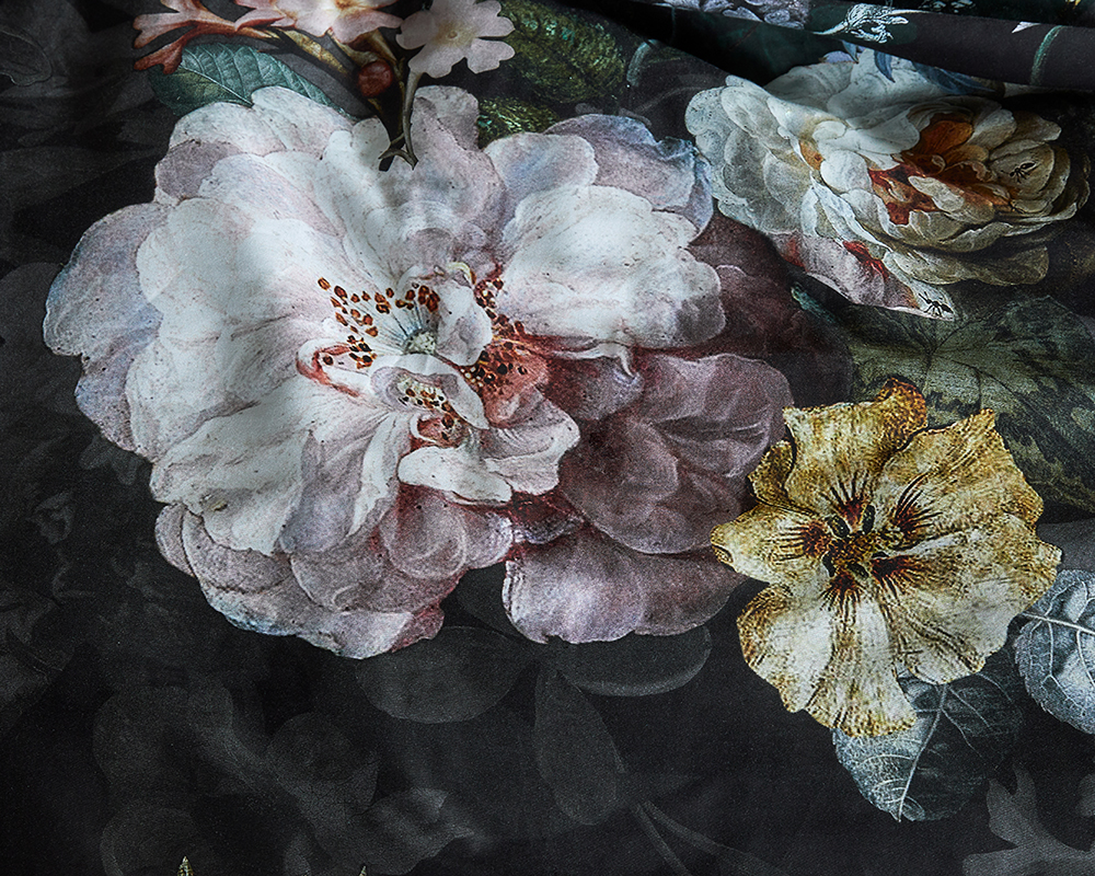 ESSENZA Fleur Festive Blooming Black Dekbedovertrekset 240 x 220 cm