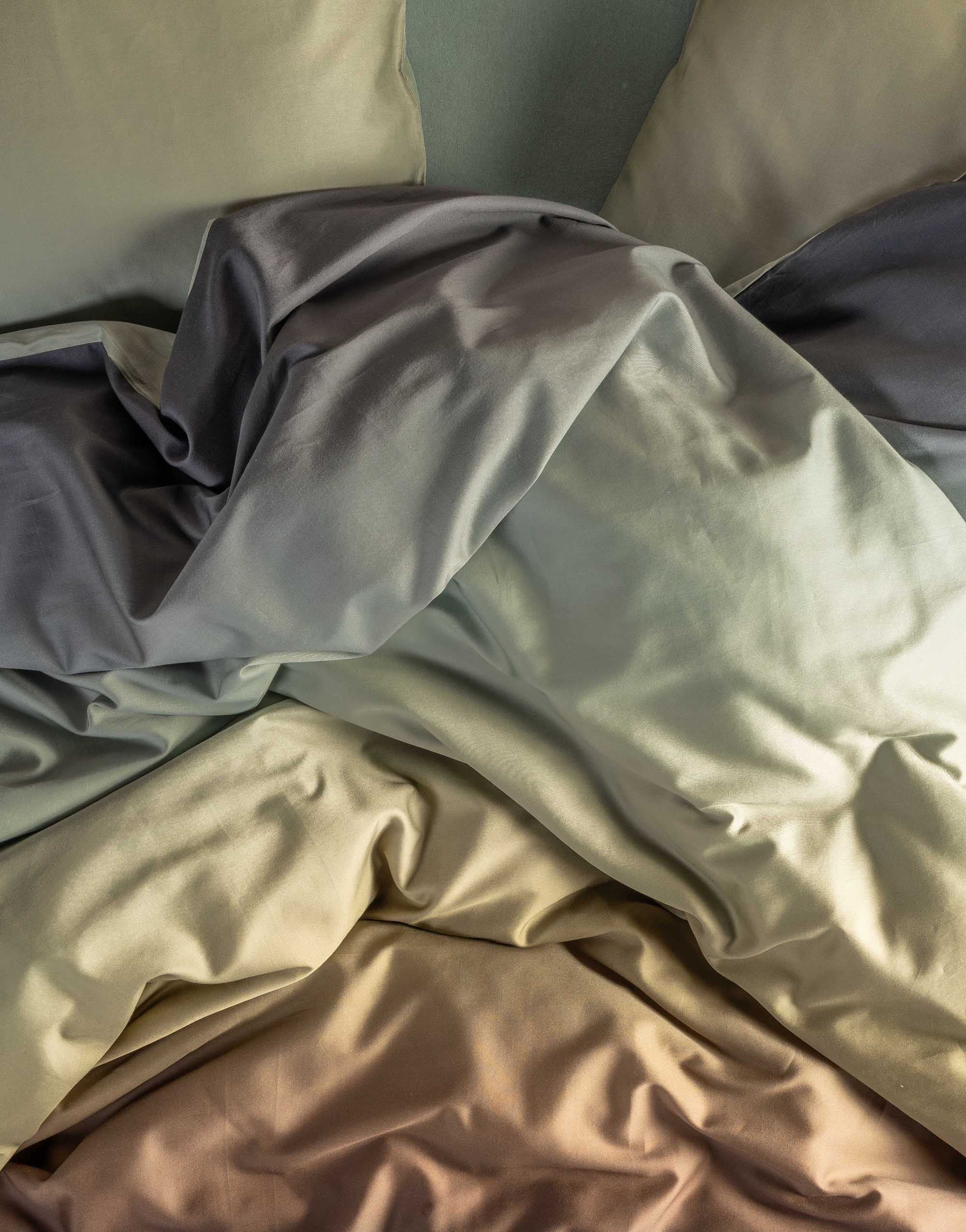 Sfeervolle slaapkamer in avondlicht